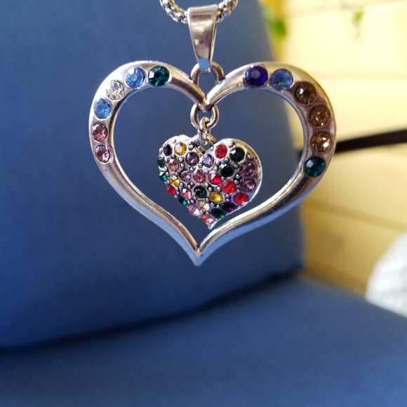 💙Heart / Floating Heart Pendant Necklace - NWOT💙 - Picture 3 of 3